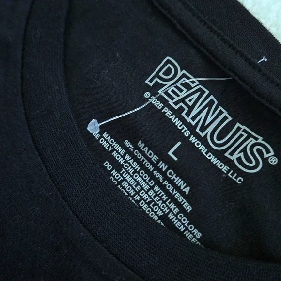 Peanuts🥜 "Snoopy's World🌎 Skate🛹 Club" Graphic Tee👕 - NWOT - Picture 8 of 14